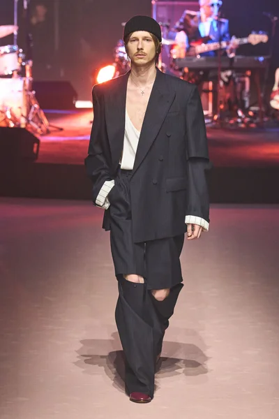 Look 14